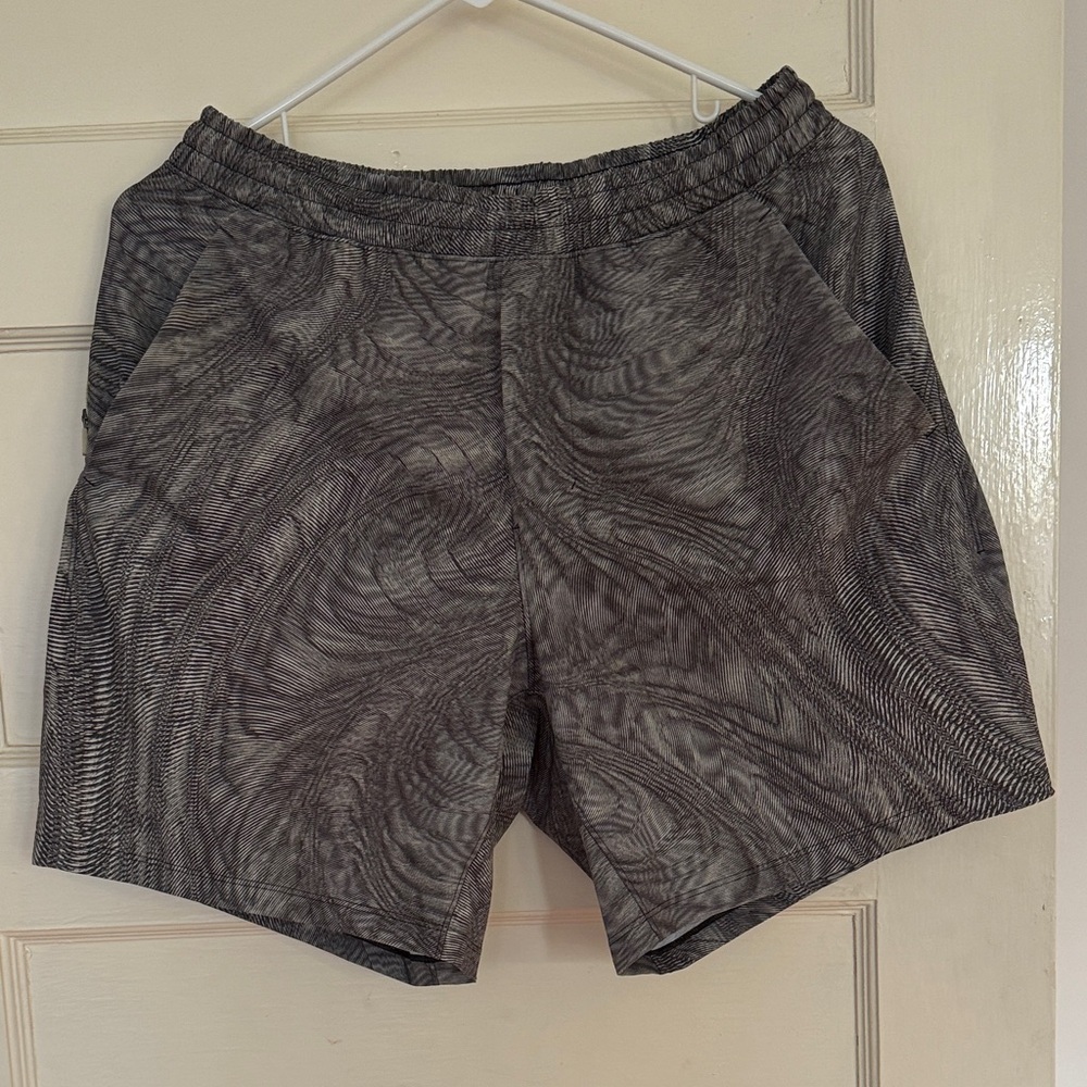 Lululemon Men’s Pacer Breaker Linerless 7’ Gray Short
